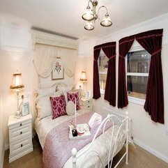 Homes Pictures With Red Curtains Inside Victorian - Karbonix