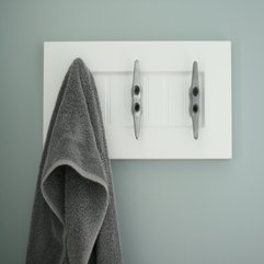 Hooks And Hangers Creative White Nickel Towel Holder Folding - Karbonix