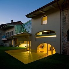 House With Yellow Floor Accents In Modern Style - Karbonix