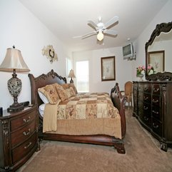 Interesting Small Space Master Bedroom With White Shade Beside - Karbonix