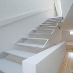 Interior White Mounted Wall Staircase House In Tamatsu Interior - Karbonix