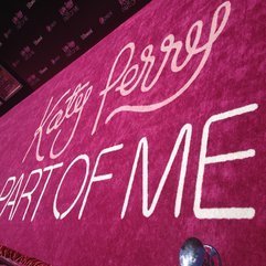 Katy Perry 39 S Pink Carpet PART OF ME Premiere Was More Than A - Karbonix