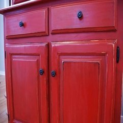 Kitchen Cabinet With Red Color Small Painting - Karbonix
