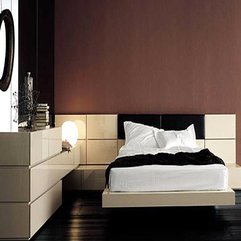 Leather Modern Bed On Black Floor Lacquer - Karbonix