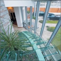 Light Green Glass Stairs With Vegetation Decor Fascinating Design - Karbonix