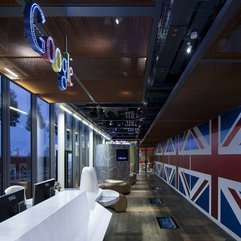 London Hq Reception Area With Union Jack Flag Walls Google - Karbonix