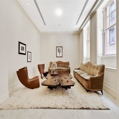 Luxuyr Living Room With White Carpet And Wooden Table At Marble - Karbonix