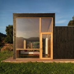 Maximum Natural Lighting Circulation Rural Home - Karbonix