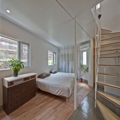 Minimalist Bedroom In Tight Space With Staircase To Second Floor Galant - Karbonix