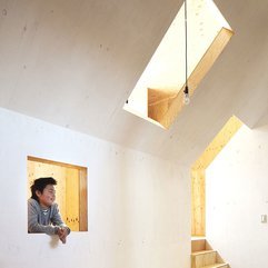 Modern Hallway The Ant House Interior Window - Karbonix