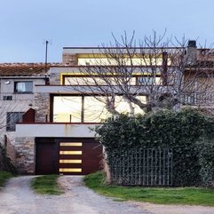 Modern Home With Yellow Lights Inside Three Level - Karbonix