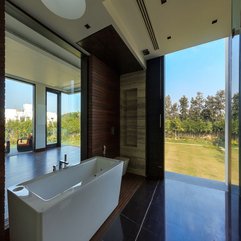 Near Glass Wall Overlooking Outside View White Bathtub - Karbonix
