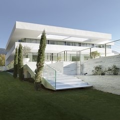 Oudoor Staircase Ideas At Modern White House Design By Monovolume - Karbonix