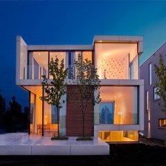 Perfect Yellow Lights Placement Inside Modern Villa - Karbonix
