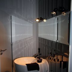 Placed Bathroom Corner White Washbasin - Karbonix
