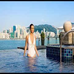 Pool Hongkong Harbour Infinity Rooftop - Karbonix