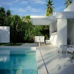Pool With White Tiles Green Wall Outdoor Swimming - Karbonix