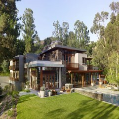 Residence With Natural Surrounding Fascinating Design - Karbonix