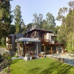 Residence With Natural Surrounding Fascinating Design - Karbonix