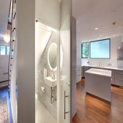 Restroom Area With Round Mirror Looks Gorgeous - Karbonix