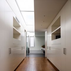 Robinson Road Residence Closet To Bathroom In Modern Style - Karbonix