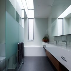 Robinson Road Residence Modern White Bathroom  In Modern Style - Karbonix