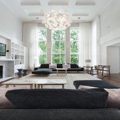 Room With Laminate Flooring Spacious Living - Karbonix