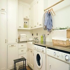 Room With Vertical Storage Solutions White Laundry - Karbonix