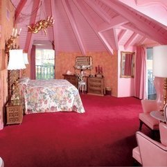 Royal Looking Pink Color Bed Room Interior Designs For Big Villas - Karbonix