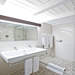 Shower Area Door With Grey Tiles Glazed - Karbonix