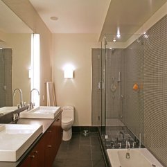 Shower Area Near White Bathtub Transparent Glazed - Karbonix