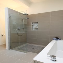 Simple Elegant Bathroom Picture Showers In - Karbonix