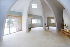Small House With A Dome-Shape by Hiroyuki Shinozaki - Karbonix