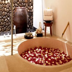 Spa Completed With Rose Flowers Spa Treatment Rounded Bathtub - Karbonix
