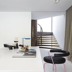 Space For Painter With Black Round Chair Next On Stairway Minimalist Work - Karbonix
