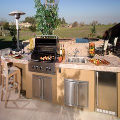 Spacious Backyard Outdoor Kitchen - Karbonix