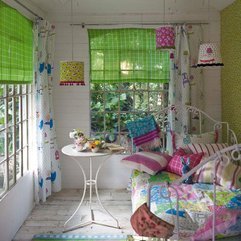 Spring Themed Small Bedroom Design Idea Looks Cool - Karbonix