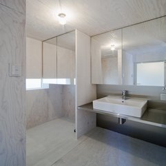 Striking Bathroom Interior Design - Karbonix