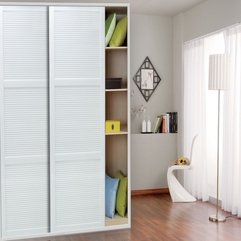 Stylish Modern Sliding Doors White Wardrobe Chic - Karbonix