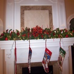Sweet Christmas Garland Lights At Modern Fireplace Mantel Also - Karbonix