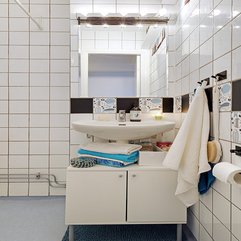 The Bathroom With Simple White Color Looks Calm Part Of - Karbonix