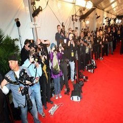 THE HISTORY AND MYSTERY OF THE RED CARPET Korrekt Media - Karbonix
