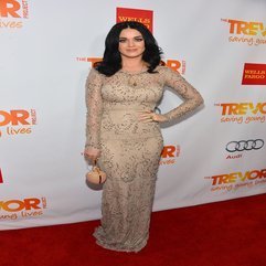The Honoree Lit Up The Red Carpet In A Gorgeous Marchesa Resort - Karbonix