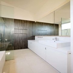 The Simple Bathroom Design With White Color Little Black And - Karbonix