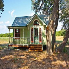 The Small Texas Houses With Green House Architectural Design - Karbonix