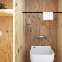 Timber Bathroom Design In The Ant House Looks Cool - Karbonix