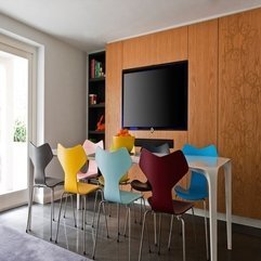 Tv Placed On Wooden Wall Paneling Screen Flat - Karbonix