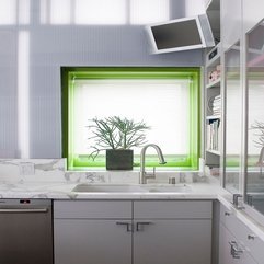 Under Glazed Window With Green Frame White Washbasin - Karbonix