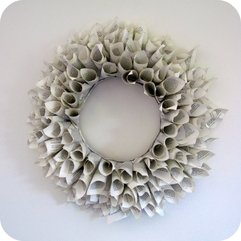 Unique Creative Book Wreath On White Apartment Walls Decor Ideas - Karbonix