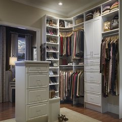 Walk In Bedroom Closet In Modern Style - Karbonix